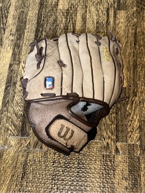 Wilson genuine leather A450 baseball mitt